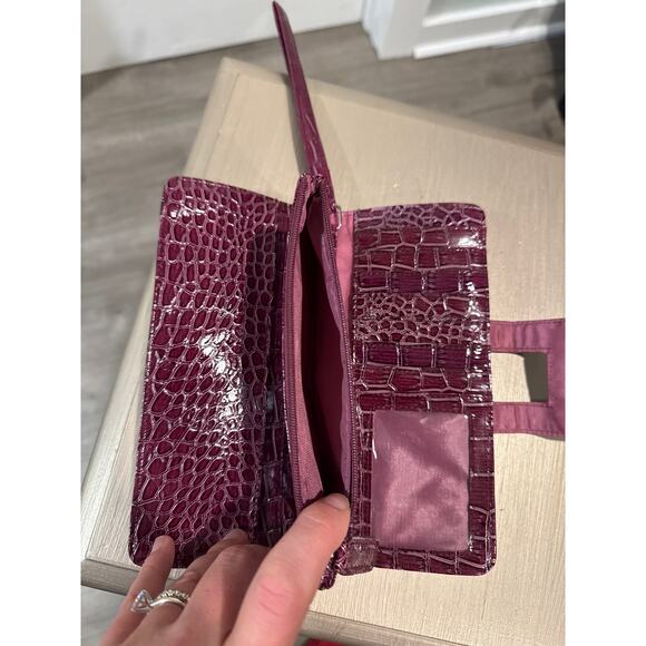 Kenneth Cole Reaction Purple Faux Animal Print Texture & Design Wristlet/Clutch - Picture 6 of 8